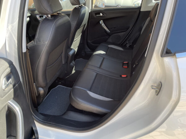 Peugeot 2008 1.6 e-HDi 115 CV Stop&Start Allure - immagine 15