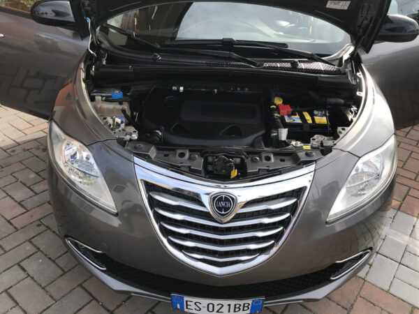 Lancia Ypsilon 900 METANO -BENZINA - immagine 5