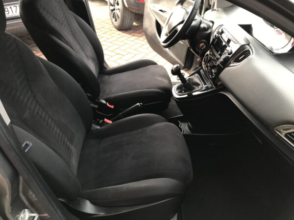 Lancia Ypsilon 900 METANO -BENZINA - immagine 13