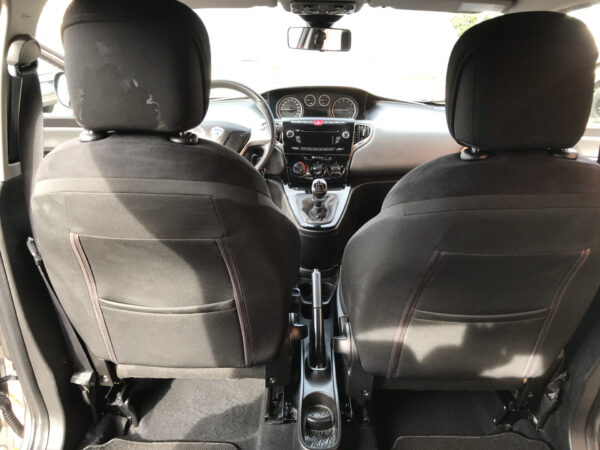 Lancia Ypsilon 900 METANO -BENZINA - immagine 16