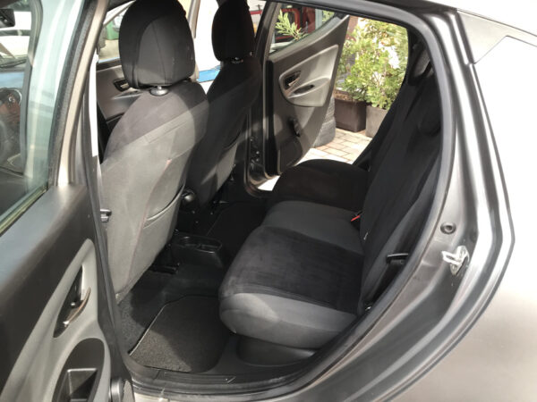 Lancia Ypsilon 900 METANO -BENZINA - immagine 18