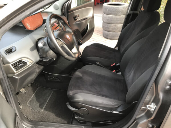 Lancia Ypsilon 900 METANO -BENZINA - immagine 21