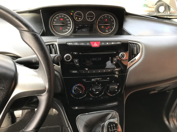 Lancia Ypsilon 900 METANO -BENZINA - immagine 22