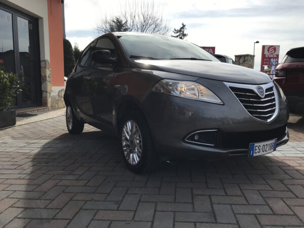 Lancia Ypsilon 900 METANO -BENZINA - immagine 24