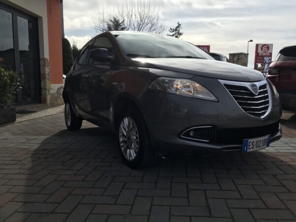 Lancia Ypsilon 900 METANO -BENZINA - immagine 25