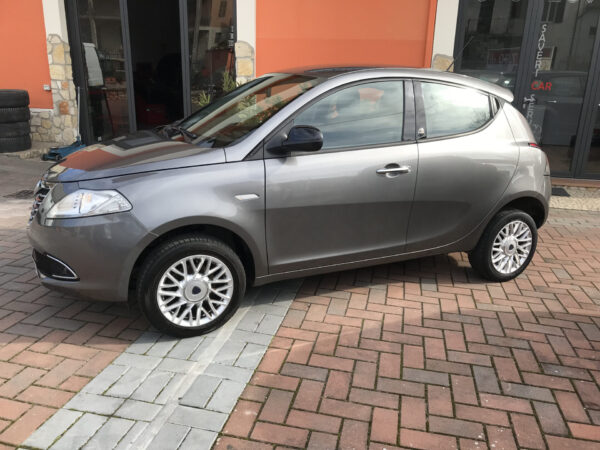 Lancia Ypsilon 900 METANO -BENZINA - immagine 4