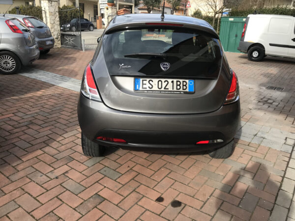 Lancia Ypsilon 900 METANO -BENZINA - immagine 9